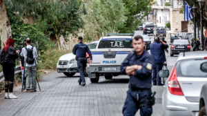 «Κανένα μίσος δεν γιατρεύεται με μίσος» - Το μήνυμα αγωνίας του ιερέα που κήδευσε την Ευαγγελία και οι προσπάθειες σασμού από συγγενείς της