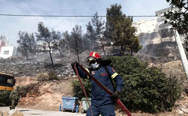 Πυρκαγιές: Σε ύφεση τα μέτωπα σε Αχαΐα και Κρήτη – Καλύτερη η εικόνα στον Αυλώνα
