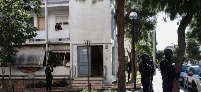 Ξεκαθάρισμα λογαριασμών στην Αγία Βαρβάρα: Άγνωστοι «γάζωσαν» ένα ψητοπωλείο και ένα σπίτι!