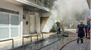 Θεσσαλονίκη: Αυτοκίνητο εξερράγη σε πιλοτή - «Ακούσαμε εκρήξεις και τρέξαμε»