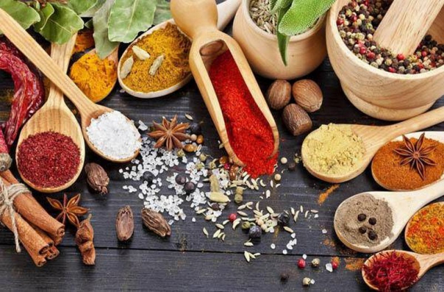 7 μπαχαρικά που κάνουν καλό στην υγεία