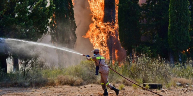 Φωτιά στα Μέγαρα - Εκκενώνεται προληπτικά η Ζάχουλη