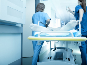 Ασθενής της ΜΕΘ εγκλωβίστηκε σε ασανσέρ του νοσοκομείου Λάρισας