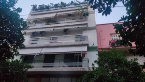 Δολοφονία στο Κουκάκι: «Σκότωσα τη μητέρα σου!», είπε στον γιο του ο 55χρονος που μαχαίρωσε τη σύζυγό του