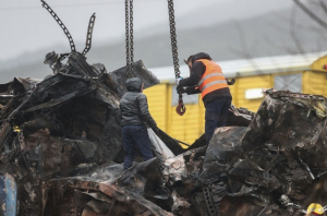 Σύγκρουση τρένων: Εντοπίστηκαν φιάλες υγραερίου στα συντρίμμια του Intercity στα Τέμπη