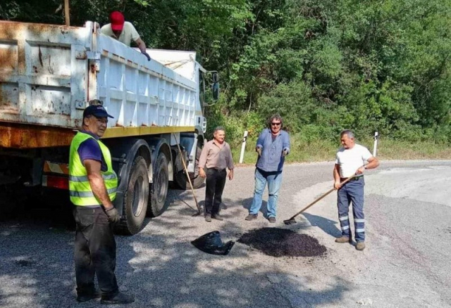 Αποκαθίστανται οι ζημιές στον δρόμο Μοναστηράκι - Θύρρειο