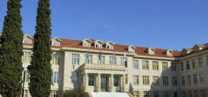 Καταγγελία για εισβολή ανδρών με μαχαίρια στο Κολλέγιο Αθηνών