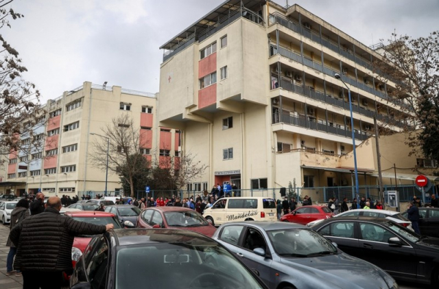 Σύγκρουση τρένων στα Τέμπη: Παραμένουν στη ΜΕΘ τέσσερις τραυματίες