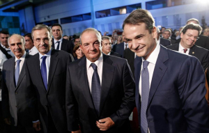 Η μετατόπιση της ΝΔ στο Κέντρο προκαλεί αντιδράσεις στα Δεξιά