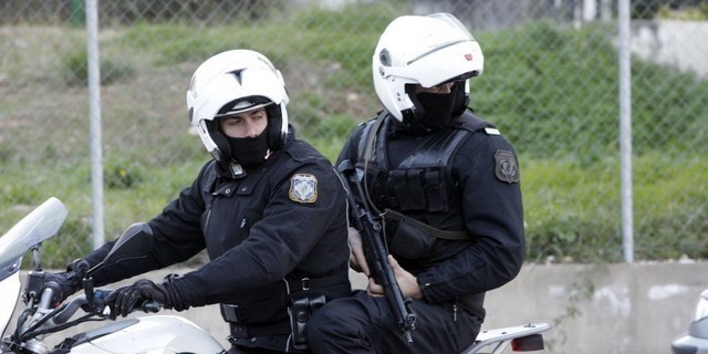 Αγία Παρασκευή: «Φορούσαν fullface και απείλησαν πως θα τον σκοτώσουν» - Συγκλονίζει η μάνα του 14χρονου