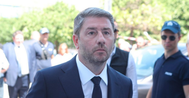 Οργή στο ΠΑΣΟΚ από την απουσία Ανδρουλάκη στην κηδεία Σαββόπουλου και τον διευθυντή της... μιας ημέρας