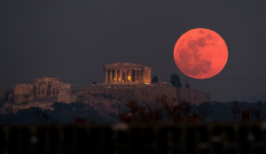 Όχι μία, δύο υπερπανσέληνοι - και ένα σπάνιο μπλε φεγγάρι - τον Αύγουστο