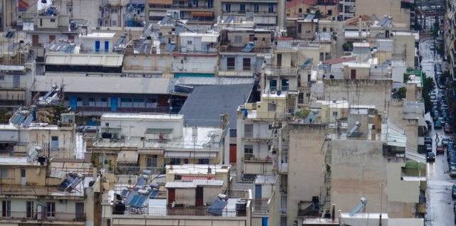 «Κοράκι» γείτονας πήρε το σπίτι άτυχης γυναίκας σε πλειστηριασμό