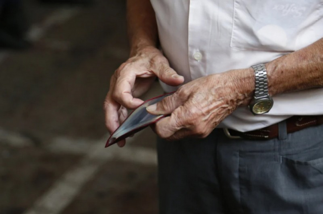 ΕΛΣΤΑΤ: Το 26,3% του πληθυσμού βρίσκεται σε κίνδυνο φτώχειας