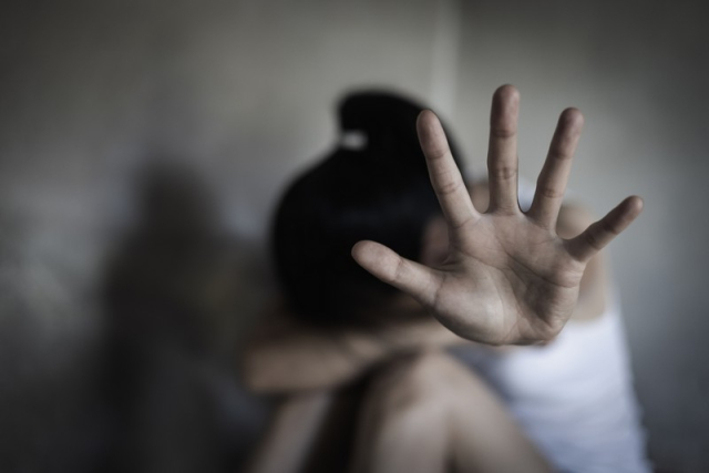 Εφιάλτης για 32χρονη στο Διδυμότειχο: Την κρατούσε φυλακισμένη ο σύντροφός της, τη χτυπούσε και τη βίαζε