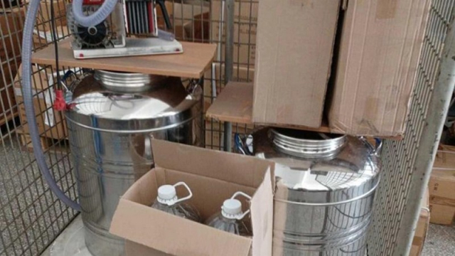 Κατέσχεσαν έναν τόνο ποτά - «μπόμπες» σε νυχτερινό κέντρο