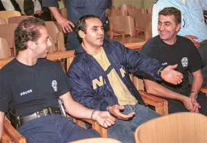 Άφαντος 17 χρόνια: Οι απαγωγές, η φυλάκιση και οι αποδράσεις του Βασίλη Παλαιοκώστα, μέσα από το βιβλίο του