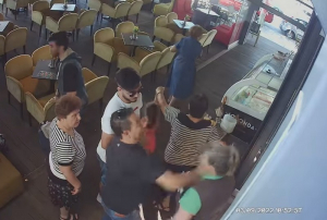 Καβάλα: Άνδρας χαστούκισε τη σερβιτόρα γιατί άργησε ο καφές του