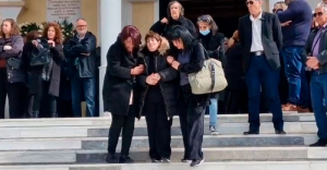 Νίκαια: «Συγχώρεσέ με Στέλιο» - Ξέσπασε σε λυγμούς η πεθερά του 40χρονου που δολοφονήθηκε