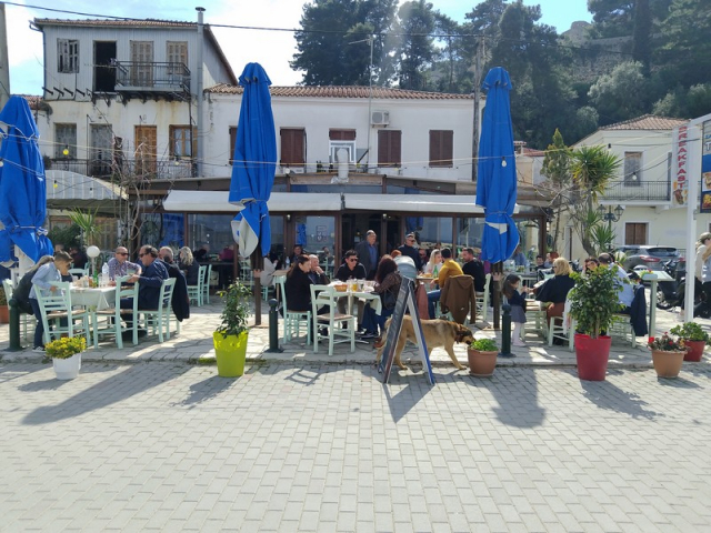 Άπλετη θέα, εξαιρετικό φαγητό, καλές τιμές. Ο «Μώλος της Βόνιτσας» τα έχει όλα!