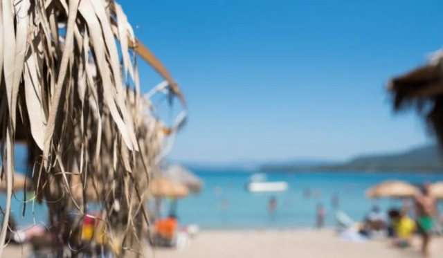 Πρέβεζα: Συνελήφθη Αμερικανός που φωτογράφιζε ανήλικη σε παραλία