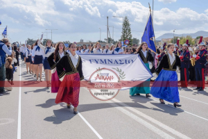Η Λευκάδα γιόρτασε με λαμπρότητα την 25η Μαρτίου (φωτορεπορτάζ)