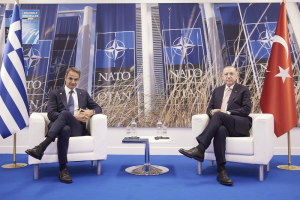 ΝΑΤΟ: Η Αθήνα εμμένει στο «όχι» για διπλή ονομασία των Στενών