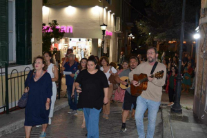 Αναβίωσε η Πρεβεζάνικη Καντάδα στα στενά του ιστορικού κέντρου