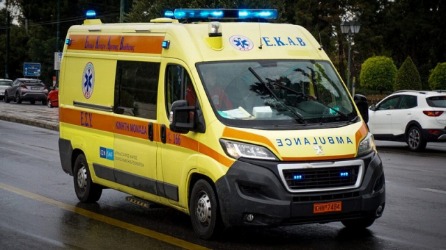 Πολυτέλεια το ΕΚΑΒ και οι άνθρωποι πεθαίνουν: Ξύπνα Έλληνα γιατί το μέλλον σου βρίσκεται σε κάποια καρότσα