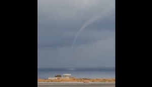 Κρήτη: Εντυπωσιακός υδροστρόβιλος στο Ηράκλειο – Δείτε βίντεο