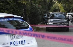 Γυναικοκτονία στον Πειραιά: Δολοφόνησε τη σύντροφό του και παραδόθηκε