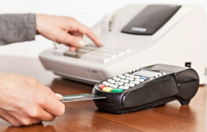 Διασύνδεση POS με ταμειακές μηχανές: Παράταση ανακοίνωσε η ΑΑΔΕ – Για ποιους ισχύει, η νέα προθεσμία