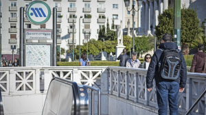 24ωρη απεργία των εργαζομένων του Μετρό και του ΗΣΑΠ αύριο - Εν αναμονή της απόφασης για τις πτήσεις