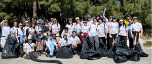 Εθελοντές από τα μονοπάτια Αλληλεγγύης μεταμορφώνουν τις παραλίες της Λευκάδας