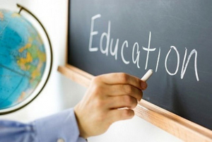 Απίστευτο: Βγάζουν από τα σπίτια εκπαιδευτικούς για να βάλουν τουρίστες!