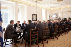 Ο Περιφερειάρχης Ιονίων Νήσων στη συνάντηση του Πρωθυπουργού με τους 13 Περιφερειάρχες