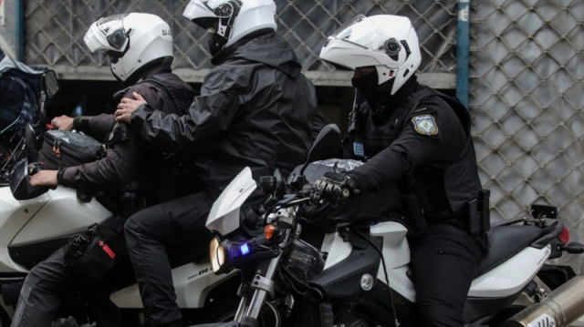 Λιόσια: «Γάζωσαν» με 8 σφαίρες φίλο τράπερ και εξαφανίστηκαν