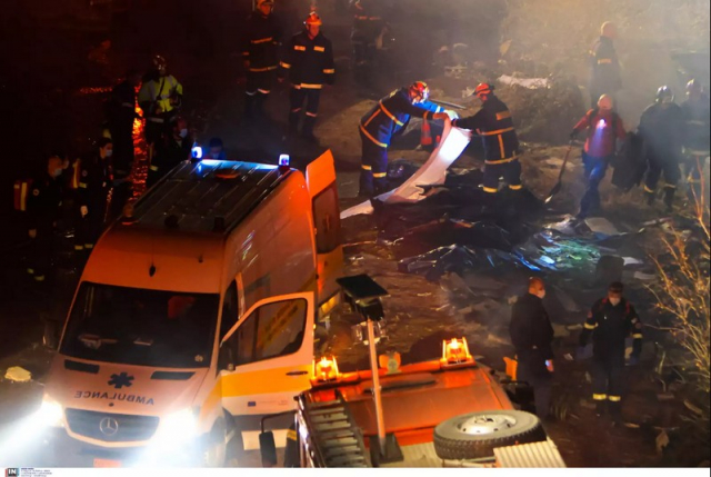 Τέμπη: «Όταν βρήκα ένα βρεφικό κάθισμα ένιωσα να χάνεται ο κόσμος μου» συγκλονίζει διασώστης