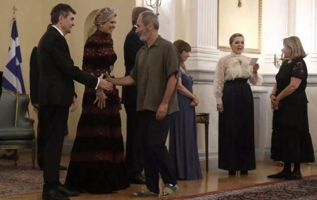 Ποιανού είναι η παντόφλα;