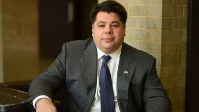 Βάζει τόν ἑαυτό του σέ κίνδυνο!