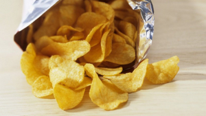 Σοκ! Γονείς καταγγέλουν ελληνική εταιρεία που διακινεί πατατάκια με γεύσεις γεννητικών οργάνων!