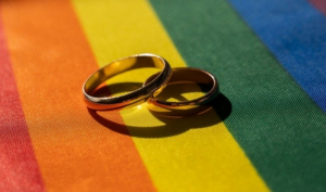 Ομόφυλα ζευγάρια: Δημοσιεύτηκε η πρώτη αναγγελία γάμου σε ελληνική εφημερίδα