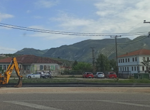 Σοκ στα Ιωάννινα: Μητέρα αποπειράθηκε να αυτοκτονήσει στα ΚΕΠ μπροστά στα παιδιά της