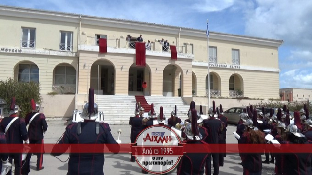 Λευκάδα: Ντόπιοι και επισκέπτες τίμησαν το πασχαλινό έθιμο «κομμάτι» σπάζοντας δοχεία
