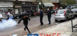 Θεσσαλονίκη: Επεισόδια ανάμεσα σε Ρομά και ΜΑΤ έξω από το «Ιπποκράτειο»