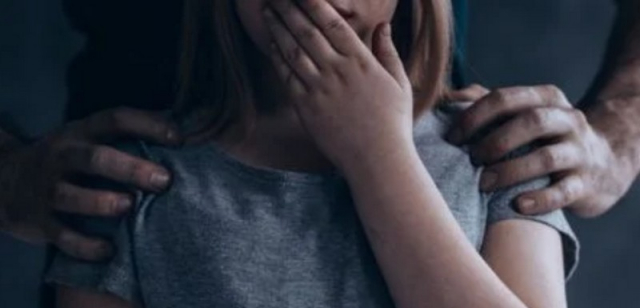 Κολωνός: «Ζήτησε να γδύσω τελείως την 7χρονη κόρη μου!» - Ακόμα μια καταγγελία