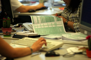 Φορολογικές δηλώσεις 2023: Άνοιξε το TaxisNet, τα μυστικά και οι παγίδες για να γλιτώσετε έξτρα φόρο