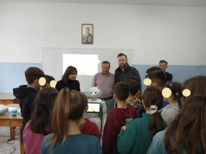 Πρέβεζα: Το ρομπότ PEPPER &quot;μαθαίνει&quot; στα παιδιά πώς να ανακυκλώνουν σωστά