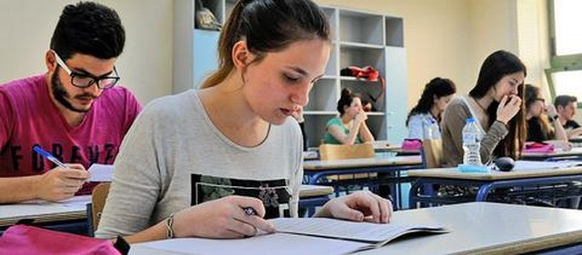 Πανελλήνιες 2022: «Τα παιδιά δεν κρίνονται από τον βαθμό τους», συμβουλές από ψυχολόγους για γονείς και μαθητές