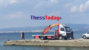 Θεσσαλονίκη: Δύο νεκροί μετά από πτώση αυτοκινήτου στη θάλασσα – Ήταν δεμένοι με χειροπέδες